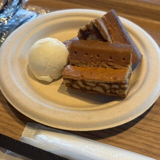 くるみこページ ハンマーヘッド限定のクルミッ子。いただきました♬*°』by