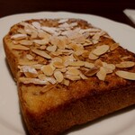 喫茶ツバキ - アーモンドトースト。