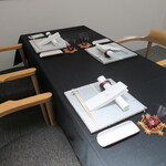 日本料理 TOBIUME - テーブル席