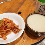 韓国家庭料理 扶餘 - マッコリとサービスのキムチ