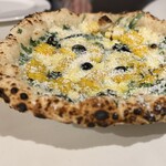 PIZZA LINDA - とうもろこし　オリーブ　ルッコラ