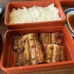 博多名代 吉塚うなぎ屋 - ふっくら焼けて美味しそう♩