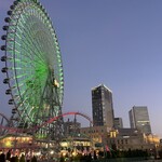 Re Wharf - 帰路のコスモワールド横の橋より。ようやく少し夜景っぽい（19:10）