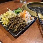 焼肉本舗 和家 - ‪☆ナムル
      4種がモリモリ⤴︎︎⤴︎