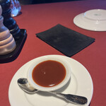 Re Wharf - トマトベースのステーキソース。少し酸味があって美味しい