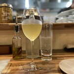 Agora sapporo - 私はすぐ白ワインに　フルーティーで熟成感のある感じでした