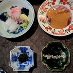 茜坂大沼 - 大分 伊佐木・愛知 障泥烏賊・気仙沼 鰹 卵黄醤油。藻塩も甘みを引き立て美味、昆布醤油の旨みとともにいただくのも、やっぱり好き。
