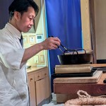 茜坂大沼 - 満腹状態の私の目の前に、天ぷら鍋をもっていらして、巨大な穴子をジュワ〜！(⁠•⁠ ⁠▽⁠ ⁠•⁠;⁠)
