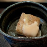 茜坂大沼 - 山形 茶豆の揚げ豆腐。お匙を入れた途端に立ち上る、あの土臭いような夏の香り、ニッコリうっとり懐かしい♪