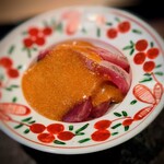 310705877 - 気仙沼 鰹 卵黄醤油。ため息が出た、モチモチの、美しい鰹様。宮古島の鰹の身贔屓もありながら、う〜、美味しい。