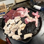 谷椿 - レバー、モツ、カシラ　各600円税込　