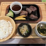 東京バル - 塩麹漬け牛ハラミのカットステーキ(100g)定食
