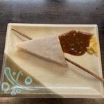 元祖しょうゆうどん 小縣家 - おでんこんにゃく120円