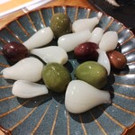 串焼き。ビストロガブリ - オリーブと塩らっきょう580円(税別)