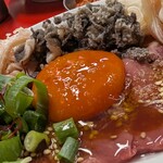 豚足ホルモン 小林商店 - ホルモンユッケ