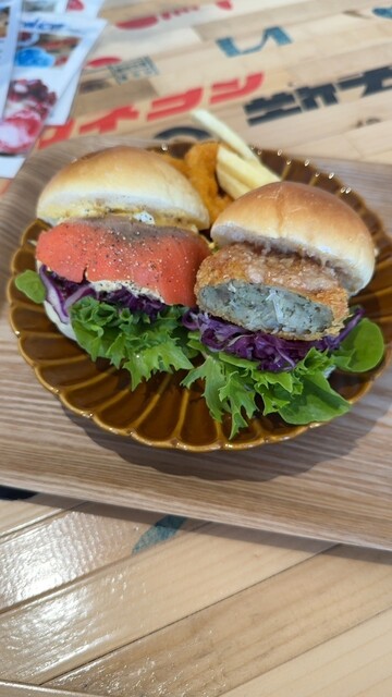 謎だけど美味しいプラスさかなソース : プラスさかなプロジェクトの写真