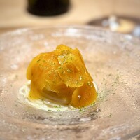 tens. - ロウで固めて空気に触れさせないという、ギリシャ産のカラスミ。
                    柑橘の香りと、優しいカラスミの風味で、これも素晴らしい冷製カッペリーニ。
                    以前にいただいた時より、さらに美味しく感じました♪