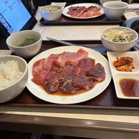 馬車道 de 焼肉 DOURAKU CORRIDA 北仲ブリック＆ホワイト店 - 