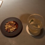 BAR NAI - ナッツ、ジンに木の芽