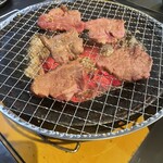 炭火焼肉 かんちゃん - 先ずは塩タンから〜