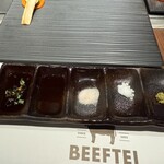 いぶき野 びーふ亭 - ポン酢、醤油、塩、塩、わさび