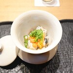 ひがしやま 司 - 白ズイキと赤雲丹、サザエ鮑、岡山梅に百合根のスリ流しシャリ粥、万願寺とうがらし