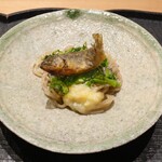 ひがしやま 司 - かりかりの鮎麺、クレソン、レモンをかけて
