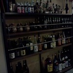 居酒屋 まこちゃん - 入口左側の酒たち