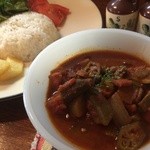 Reidobakku - オクラ、チョリソ、豆をスパイスで煮込んだアメリカ南部のスープをごはんと一緒に「ガンボ」