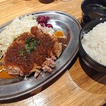 幸運豚人 - 「極厚！さっぱり柚子胡椒定食！」300gをご飯大盛で。1,300円也。