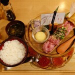 波の - 七色レインボー丼（普通）とネギトロ