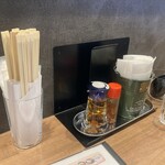 そばとポークたまごおにぎり - 卓上