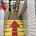 焼肉ルーレ - 階段で3階へ