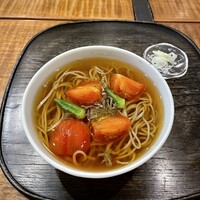 浅草 ひら山 - トマトとじゃん菜そば