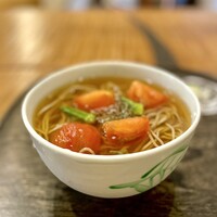 浅草 ひら山 - トマトとじゃん菜そば
