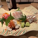 310750429 - お造り盛り合わせ　中ト　鯛　鰤　鱧　盛り付けが美しい〜