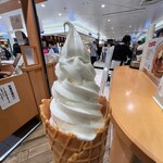 ミルク&パフェ よつ葉ホワイトコージ 新千歳空港店 - 