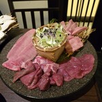 本町肉倶楽部 tongue be - 牛タン七種盛り