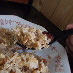 蓬莱 - チャーハンすくい上げ