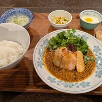 中華旬彩 森本 - よだれ鶏パクチーがたっぷり 中華旬彩 森本 - よだれ鶏パクチーがたっぷり