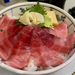 お食事処 たねいち - 中トロ丼2700円(大盛150円)・あら汁200円・瓶コカコーラ(クーポン)