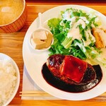 あおみどり - チーズハンバーグ定食　ご飯大