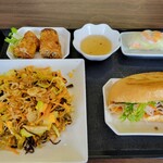 DAM GIA QUAN - 焼き春雨とバインミーとベトナム春巻きと生春巻き