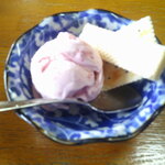 たむら食堂 - もつ煮 ＆ タンメン ＆ いちごアイス 果肉入り