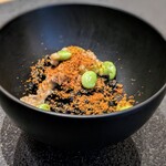 SINQ - ８・〆　イカスミご飯にカラスミのふりかけ　イカスミのソースだけで炊いたご飯