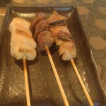 炭火焼鳥酒場だんご - おまかせ５本盛合せの3本