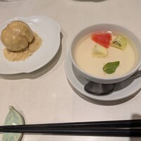 Szechwan Cuisine & Wine 四川料理 御馥 中之島ダイビル店 - デザートは杏仁豆腐を選び追加で胡麻団子