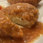 洋食の店　みしな - カニクリームコロッケにはお上品なトマトベースのソースが掛かっていて美味でした⸝⸝ᵕ ᵕ⸝⸝✨✨