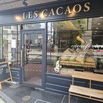レ・カカオ - 外観。外のベンチは2、3人掛け
