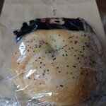 バニトイベーグル - ブラックペッパー＆とろけるチーズ